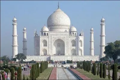 Le Taj Mahal, symbole de l'Inde  travers le monde, construit par l'Empereur Moghol en hommage  sa femme est en ralit