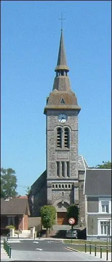 Petite anecdote rigolote : L'Eglise Saint-Ranulphe de Thlus se trouve dans la rue :