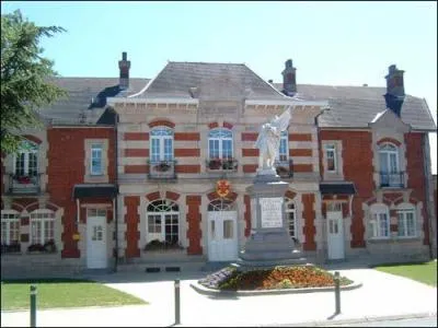 Qui est le maire actuel de cet agrable village ?