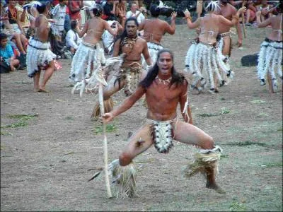 Combien l'le compte-t-elle d'habitants environ ?