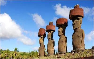 Depuis quand les statues de l'le sont-elles t inscrites au Patrimoine Mondial de l'Humanit par l'UNESCO ?