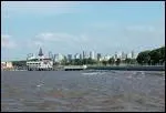 De la ville de Buenos Aires , on peut voir sur l'autre rive du rio de la Plata...