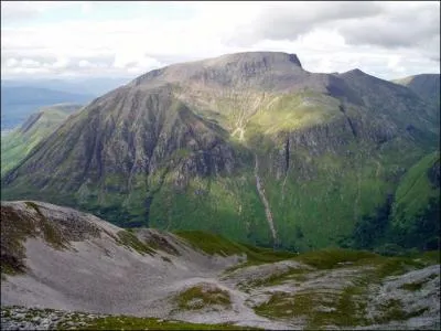 L'Ecosse est un pays montagneux. Quel en est le sommet le plus lev, qui culmine  1344 m ?