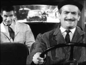 Quel tait le titre exact du film d'Andr Hunnebelle ralis en 58, o Louis de Funs jouait le rle d'un chauffeur de taxi en vacances ? Taxi, roulotte et ...