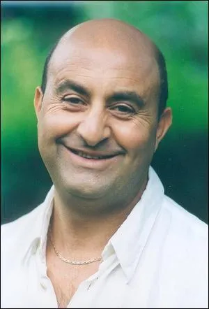 Taxy est un acteur et comique franais qui est devenu l'image de la marque Amora  la tlvision. Quel est son prnom ?