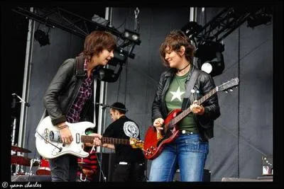 Quel est le nom de ce groupe de rock franais fminin qui a inclus le titre 'Paris' dans son album de 2007 intitul 'L'Intranquille' ?