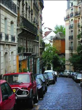 'J'allais le long des rues, comme un enfant perdu, j'tais seul j'avais froid' ... Quel est le titre de cette chanson ?