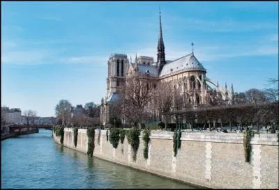 'En avril  Paris,  Saint-Michel la Seine oublie ses peines anciennes au cur du Luxembourg'. Qui chantait a dans les annes 50 ?