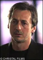 Je joue le rle du cinaste dsabus dans'un dimanche a kigali' ?