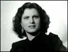Amalia Rodrigues tait une chanteuse portugaise qui a fait connatre et apprcier le fado sur toutes les scnes du monde.
