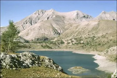 Dans le parc du Mercantour le Mont Pelat est un sommet haut de 3050m. Dans quel dpartement se trouve-t-il ?