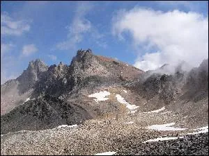 Jusqu'en 1947 le sommet de ce mont servait de frontire avec l'Italie. Situ en Savoie il a le mme nom qu'un mont de Galile en Isral. Lequel ?