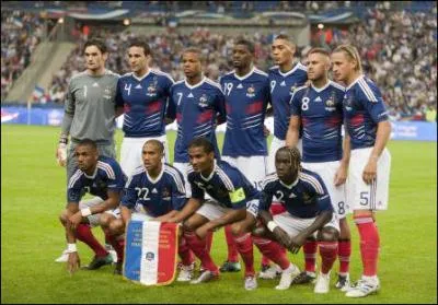 Combien y a-t-il de lits au centre technique national Fernand-Sastre (Clairefontaine) ?