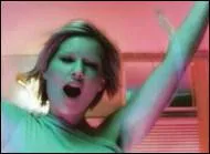 Ces paroles font partie du refrain de quelle chanson ? : 'Wants to see the world alone again / To take a chance on life again / So let me go'