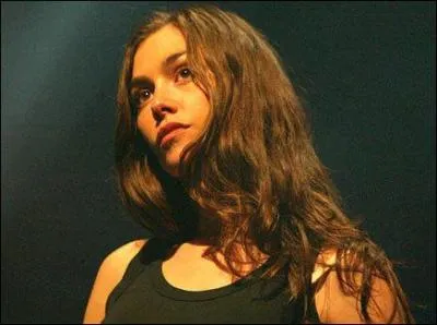 Et pour finir, quand a-t-elle produit la chanson 'Paris' ?