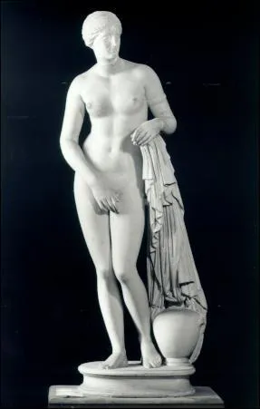 On peut admirer au Louvre 'L'Aphrodite de Cnide' (IIme sicle J-C). Il s'agit en fait de la copie romaine de l'oeuvre d'un grand sculpteur grec du IVme sicle avant J-C. De qui s'agit-il ?