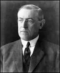 Thomas Woodrow Wilson, homme politique amricain, lu prsident en 1912, rlu en 1916, engagea son pays dans la guerre, fonda la SDN et obtint le prix Nobel de la Paix en 1919.