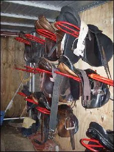 Le troussequin est une partie de la selle :