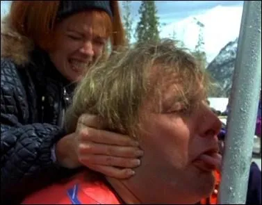 Deux dbiles profonds se retrouvent dans la station de ski huppe d'Aspen afin de retrouver la propritaire d'une mystrieuse mallette :