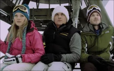 Trois amis se retrouvent bloqus sur un tlsige pendant tout un week-end et doivent alors lutter de toutes leurs forces pour survivre contre le froid glacial :