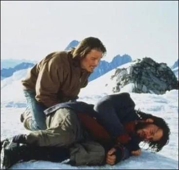 Un groupe de rugbymen se crashe dans la Cordillre des Andes et se retrouve oblig de recourir au cannibalisme pour ne pas mourir de faim :