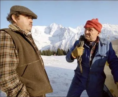 Au pied du Mont Blanc, Tom, un enfant de huit ans, cherche  retrouver sa mre, disparue cinq ans auparavant en recherchant l'pave d'un avion indien qui s'est cras en 1950 :