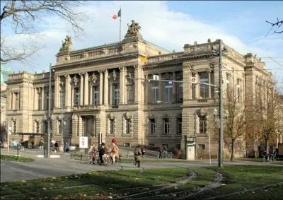 Le Thtre National de Strasbourg, haut-lieu culturel de la ville, offre la particularit d'tre :