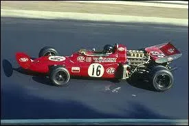 Qui est le constructeur de cette voiture de 1971 ?