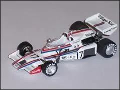 Qui est le constructeur de cette voiture de 1977 ?