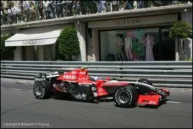 Qui est le constructeur de cette voiture de 2006 ?