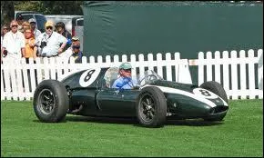 Qui est le constructeur de cette voiture de 1959 ?