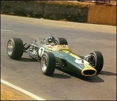 Qui est le constructeur de cette voiture de 1967 ?