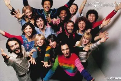 N  Grenoble en 1942, Michel Fugain est un chanteur qui s'est fait connatre dans les annes 70 avec la troupe musicale qu'il cra et qui s'appelait :