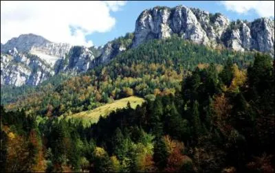 C'est  la limite de la ville que commence un parc naturel rgional cr en 1995 et qui a pour nom ?