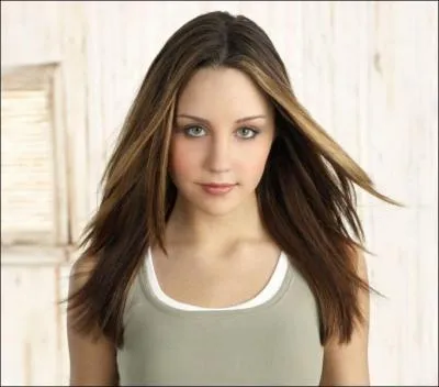 Elle a jou dans She's the man . Qui est-elle ?