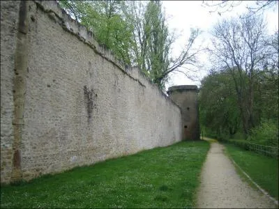 Les remparts du Moyen Age :