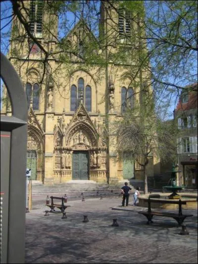 Cette glise sur la colline Sainte Croix s'appelle :