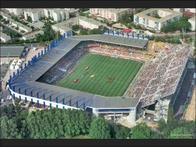 Depuis 1972 le quartier de la Paillade abrite le stade de football de Montpellier. Quel est son nom ?