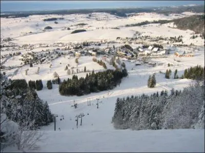 Laquelle de ces stations de ski se trouve dans le Doubs ?