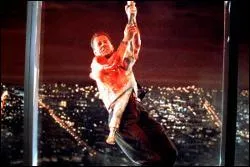 Dans quelle ville John McClane se rend-il pour fter Nol avec son pouse, dans Pige de Cristal ?