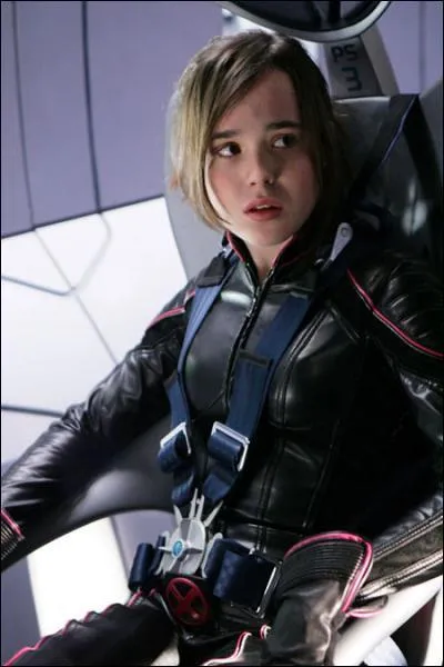 Cette mutante peut passer  travers les murs :