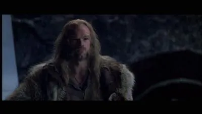 Demi frre de Logan, il possde des griffes et des crocs :