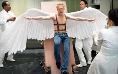 Il peut voler. Son surnom est Angel :