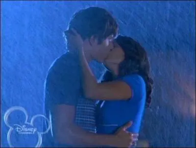  la fin de HSM 2, quelle chanson entend-on ?