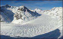 Le plus grand glacier des Alpes (en Suisse) 27 milliards de tonnes de glace :