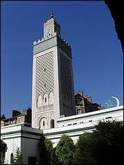 On voit ici le minaret de la Grande Mosque de Paris situe dans :