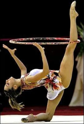 Quelle discipline cette fille pratique-t-elle ?