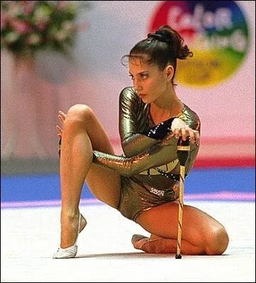 Quelle discipline cette fille pratique-t-elle ?