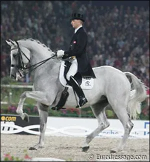 Que fait ce cheval ?