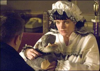 Pourquoi est-elle habille de la sorte ?